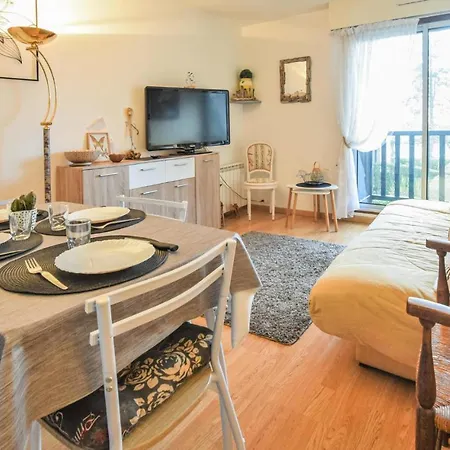 1 Bedroom Gorgeous In Apartament Blonville-sur-Mer