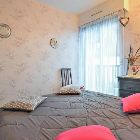 1 Bedroom Gorgeous In Apartament Blonville-sur-Mer