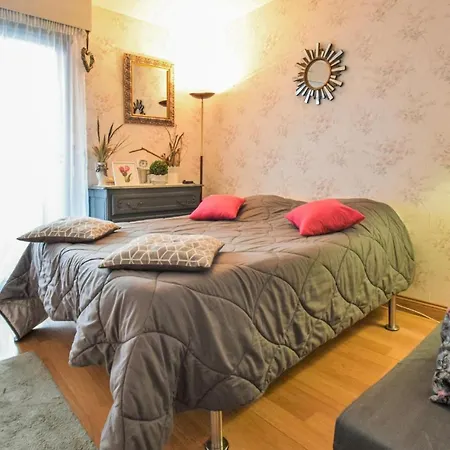 Cozy In With Kitchen Apartment